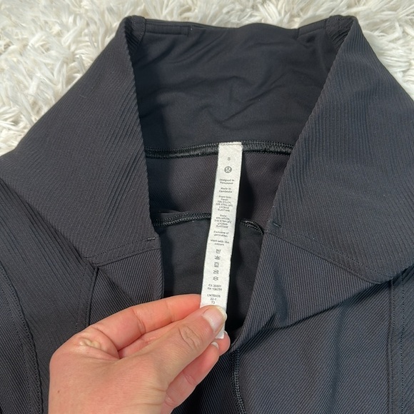 Lululemon Ribbed High-Rise Yoga Short 8" Black - Picture 3 of 6